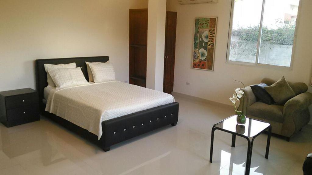 Sams Hotel بورت أو برنس المظهر الخارجي الصورة