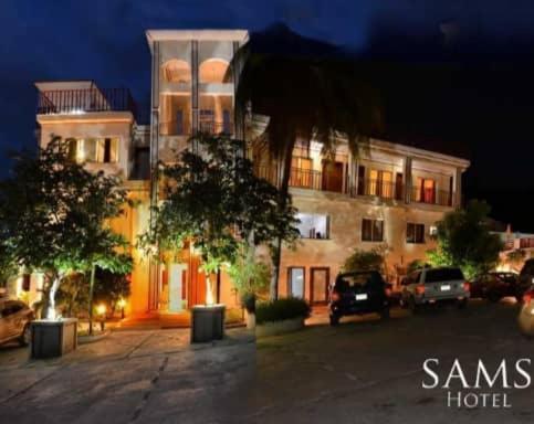Sams Hotel بورت أو برنس المظهر الخارجي الصورة