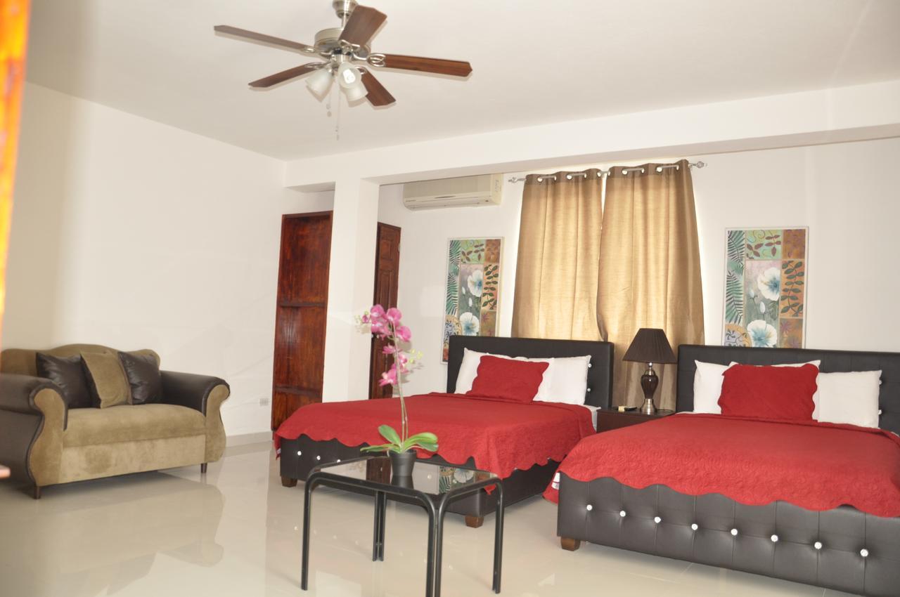 Sams Hotel بورت أو برنس المظهر الخارجي الصورة