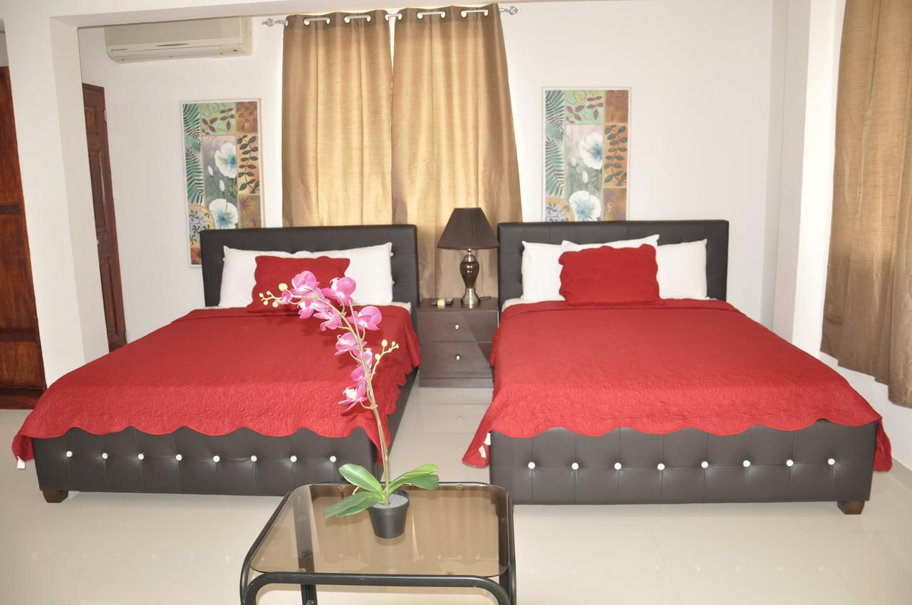 Sams Hotel بورت أو برنس المظهر الخارجي الصورة