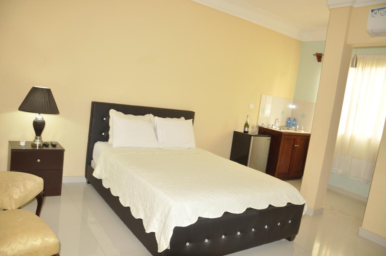 Sams Hotel بورت أو برنس المظهر الخارجي الصورة