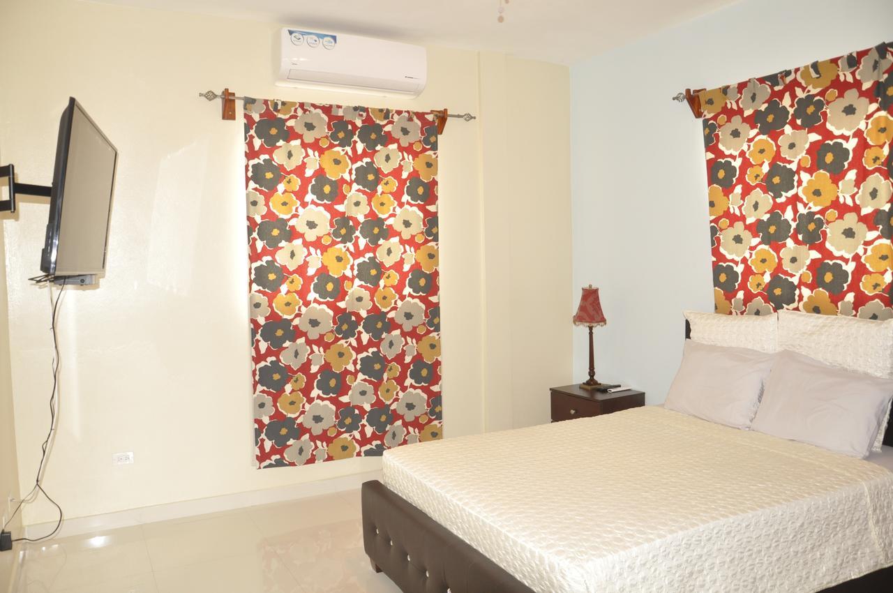 Sams Hotel بورت أو برنس المظهر الخارجي الصورة