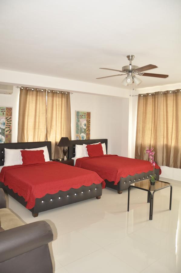 Sams Hotel بورت أو برنس المظهر الخارجي الصورة
