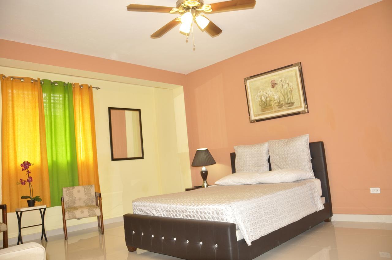 Sams Hotel بورت أو برنس المظهر الخارجي الصورة