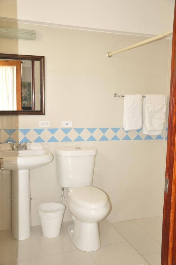 Sams Hotel بورت أو برنس المظهر الخارجي الصورة